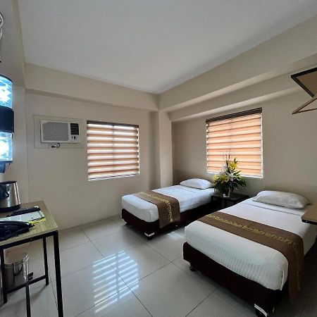 Eon Centennial Express Hotel อีโลอีโลซิตี้ ภายนอก รูปภาพ