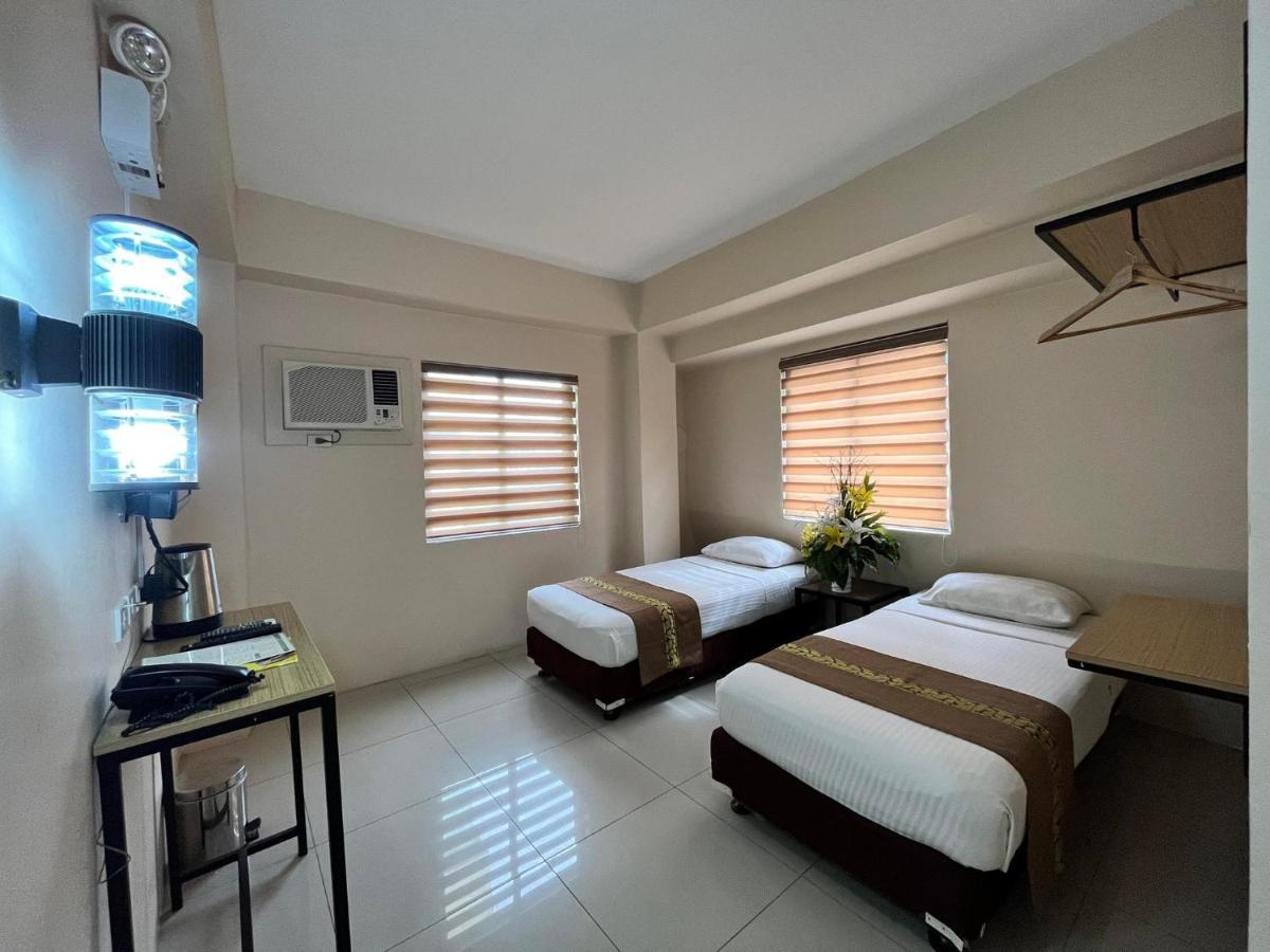 Eon Centennial Express Hotel อีโลอีโลซิตี้ ภายนอก รูปภาพ