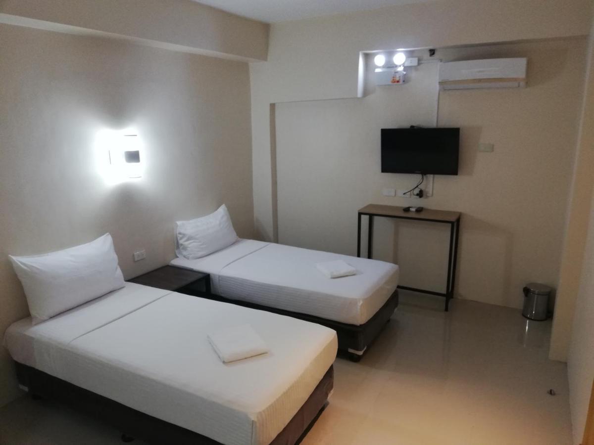 Eon Centennial Express Hotel อีโลอีโลซิตี้ ภายนอก รูปภาพ