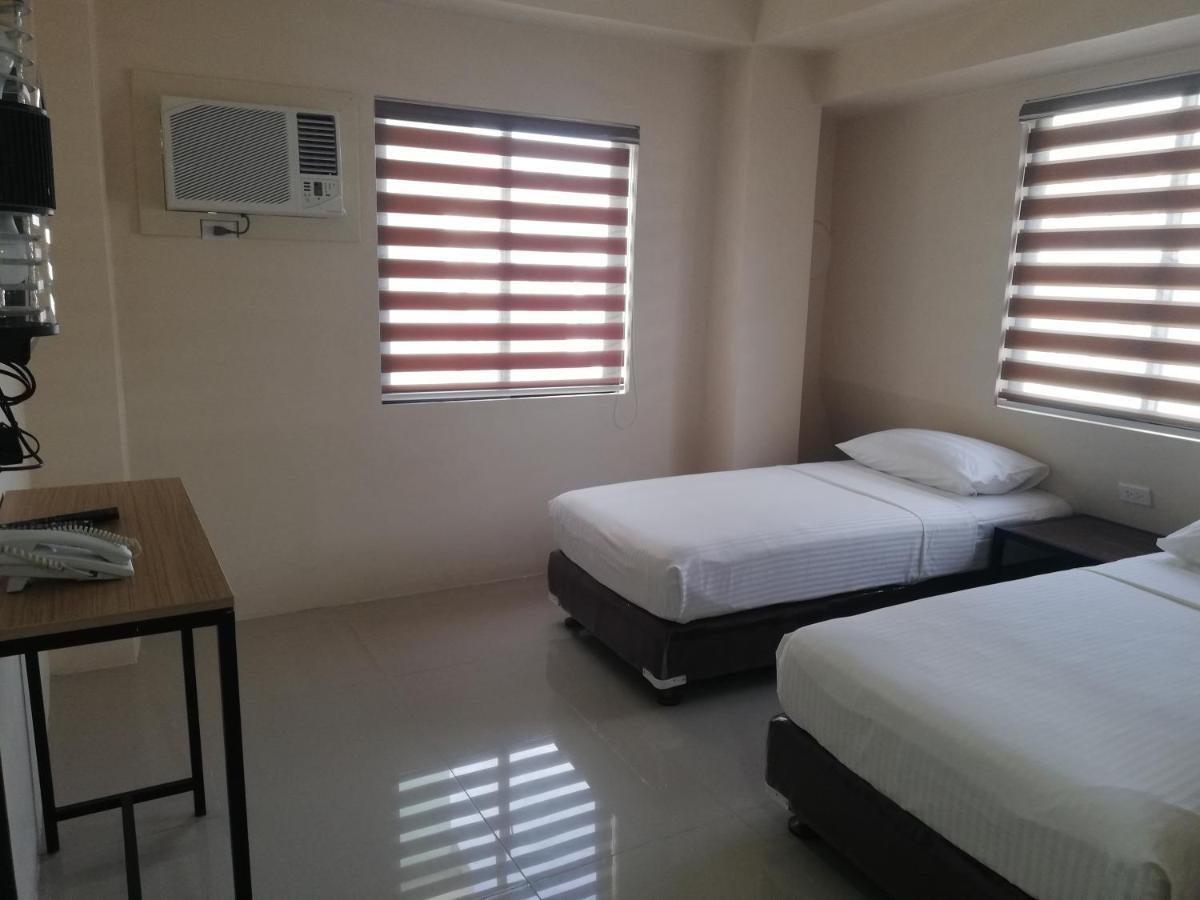 Eon Centennial Express Hotel อีโลอีโลซิตี้ ภายนอก รูปภาพ
