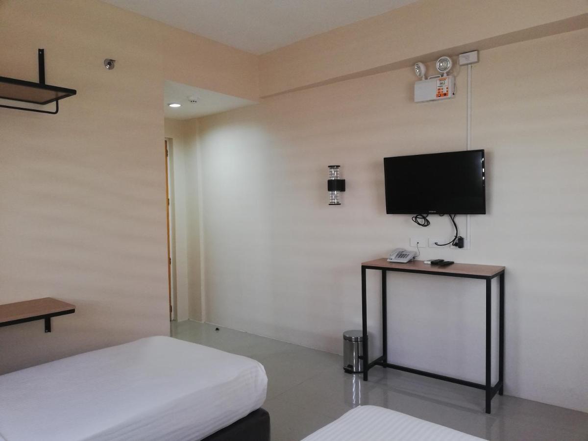 Eon Centennial Express Hotel อีโลอีโลซิตี้ ภายนอก รูปภาพ